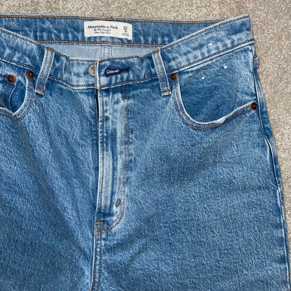 A&F 90s Straight Ultra High Rise Jeans
